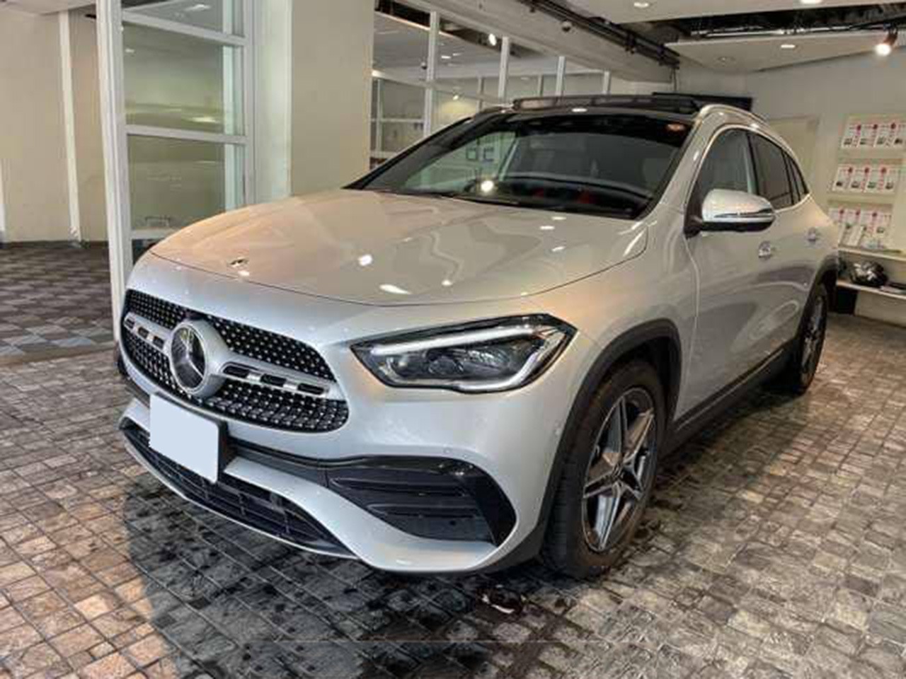 GLA200d AMG Line Premium Plus Exclusive Package