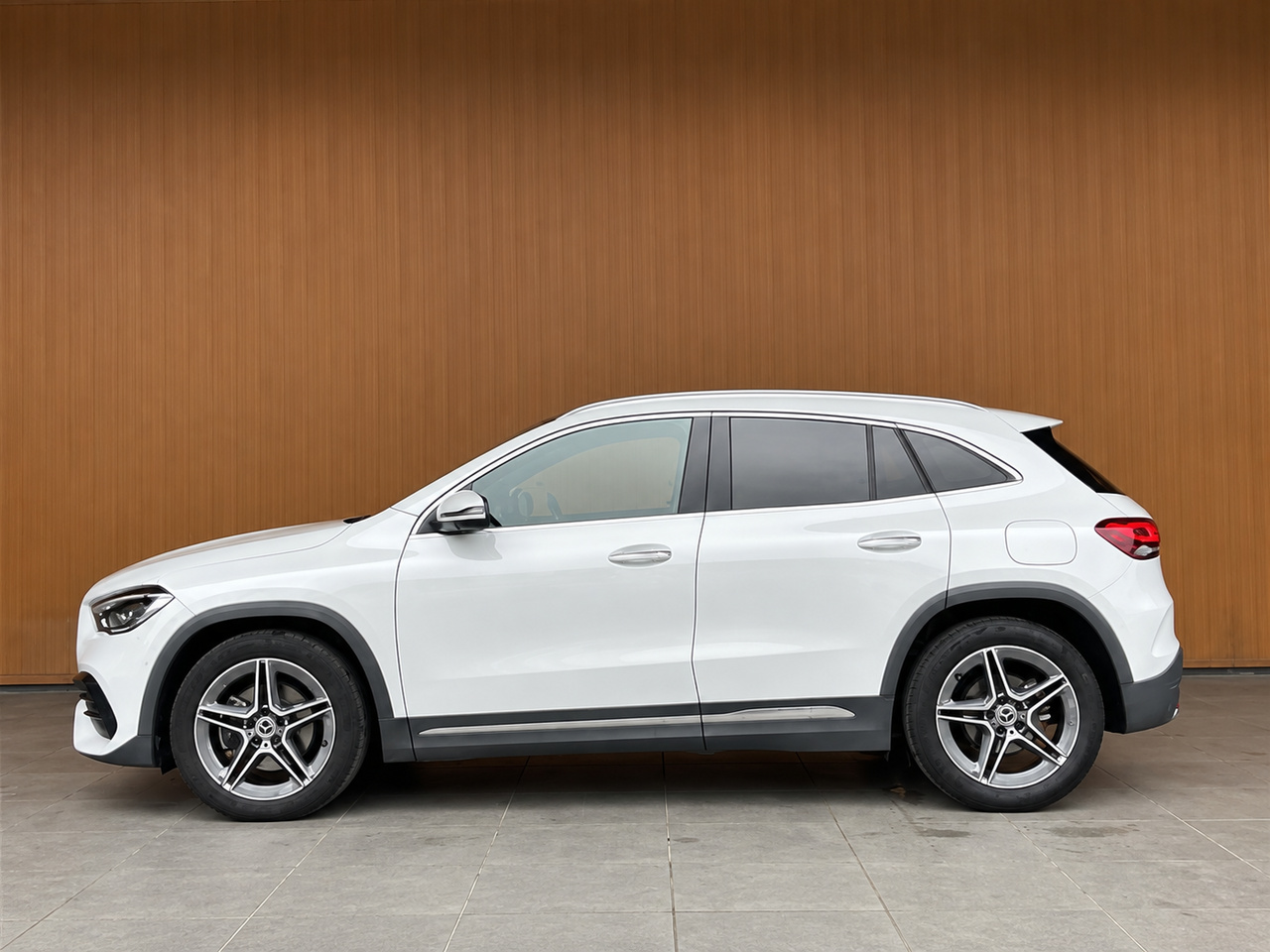 GLA200d AMG Line Premium Plus Exclusive Package